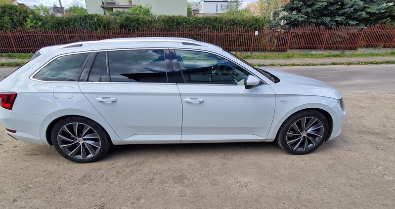 Skoda Superb cena 110700 przebieg: 221000, rok produkcji 2018 z Włocławek małe 106
